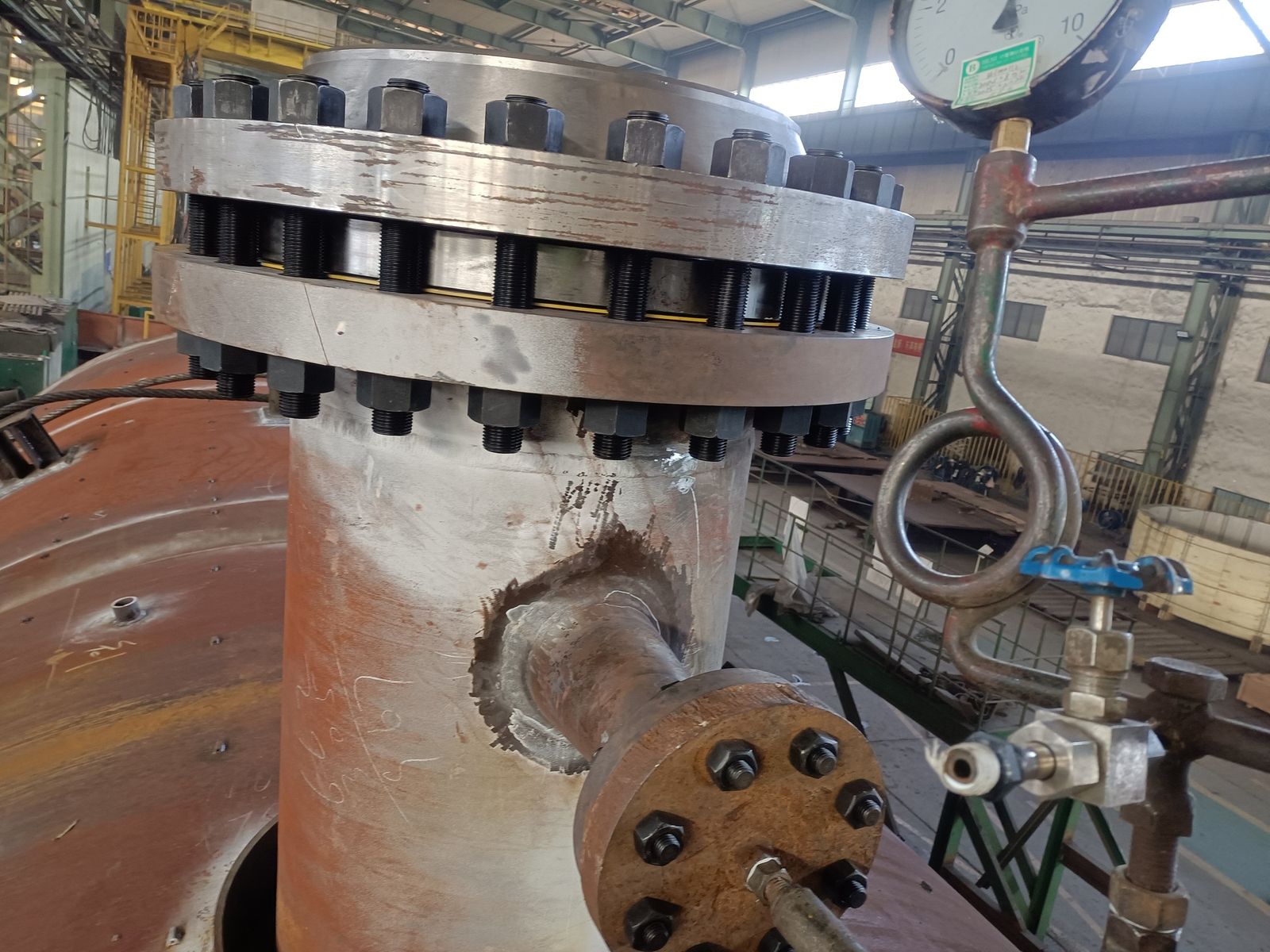 Hydrotest: gauge on the nozzle