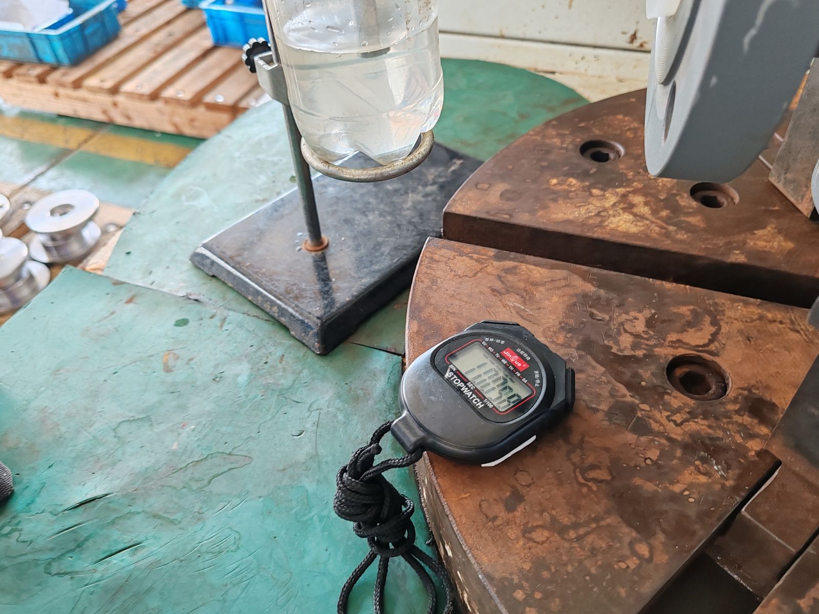Valve test: leakage timed